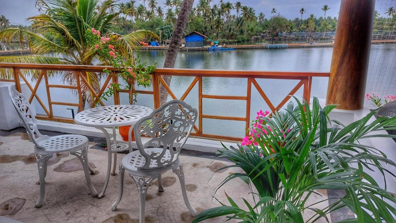 Vala House Hotel Cherai Beach Exterior photo