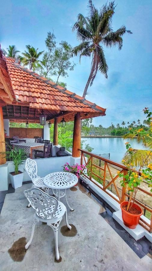 Vala House Hotel Cherai Beach Exterior photo
