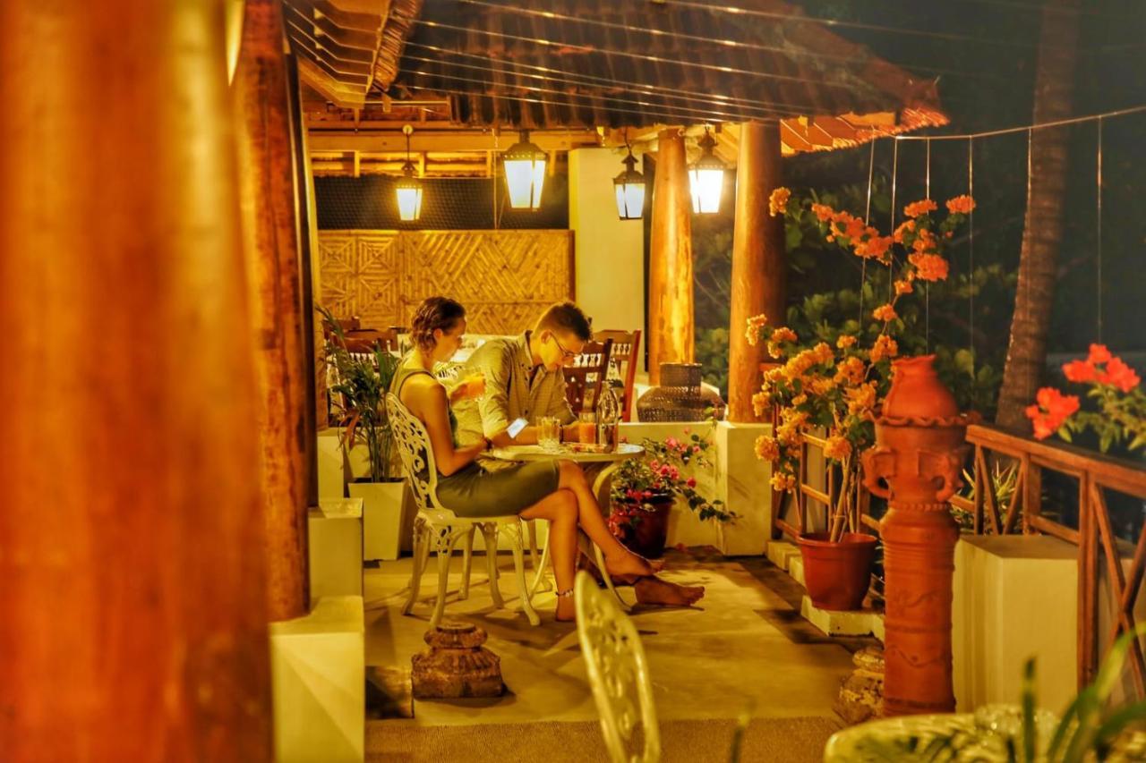 Vala House Hotel Cherai Beach Exterior photo