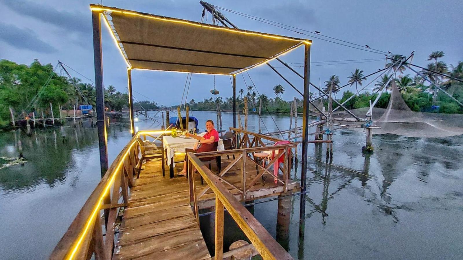 Vala House Hotel Cherai Beach Exterior photo