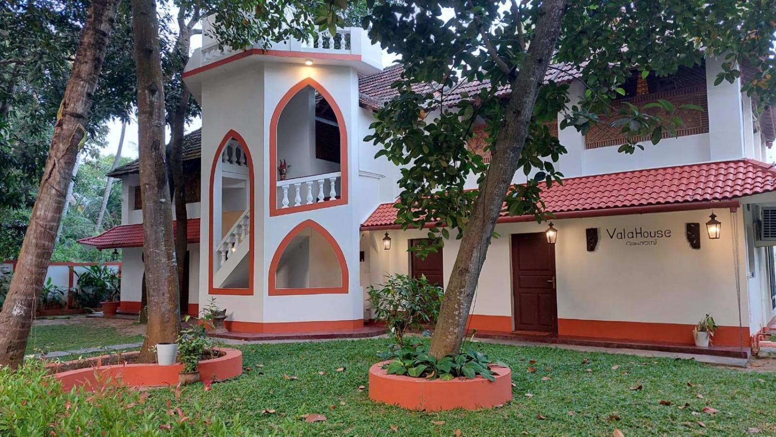 Vala House Hotel Cherai Beach Exterior photo